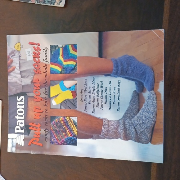 8 Knitting and Crochet Pattern Books 6625 - Picture 12 of 16
